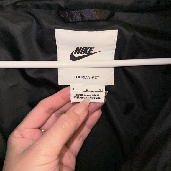 Nike Therma-FIT mid length puffer coat. NO HOOD, high collar, Small NWOT - Picture 2 of 5